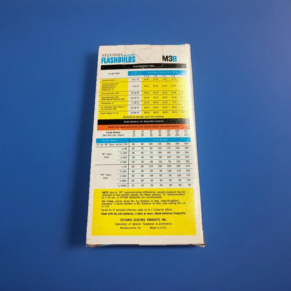 VINTAGE SYLVANIA BLUE‎ DOT M3B FLASHBULBS - 12 bulbs in box